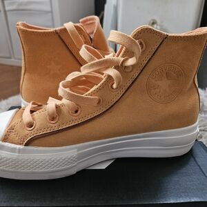 Converse High-Tops in Soft Orange